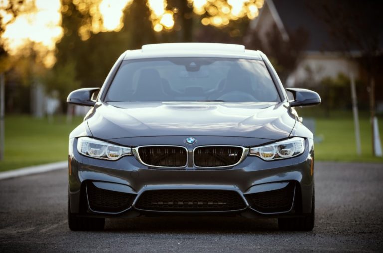 Assicurazione auto a rate: perché è la formula più conveniente?